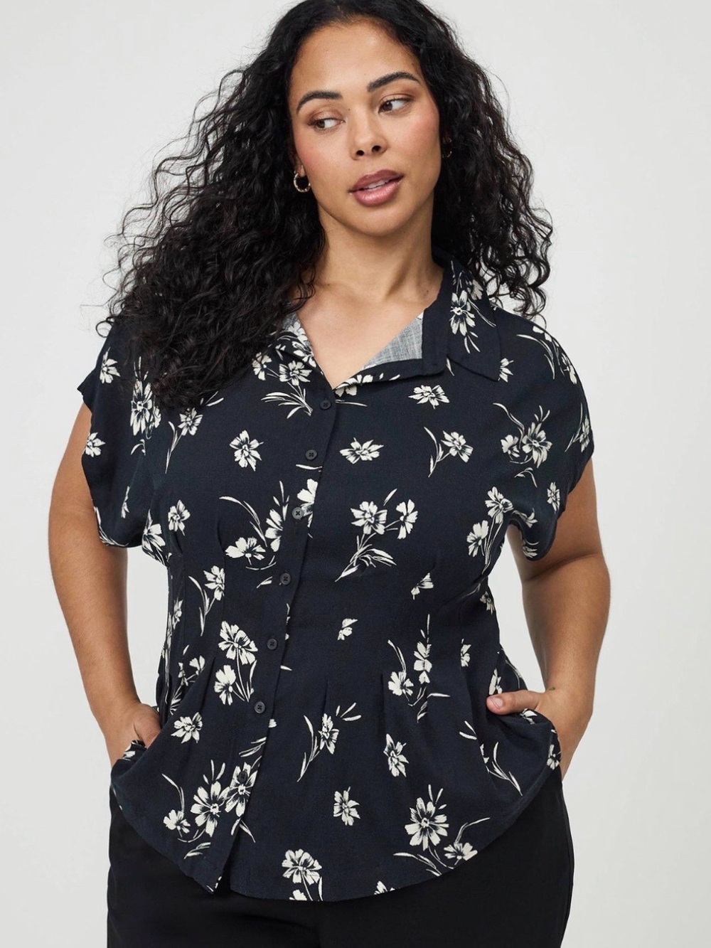 Floral Short-Sleeve Button-Down Shirt in Navy